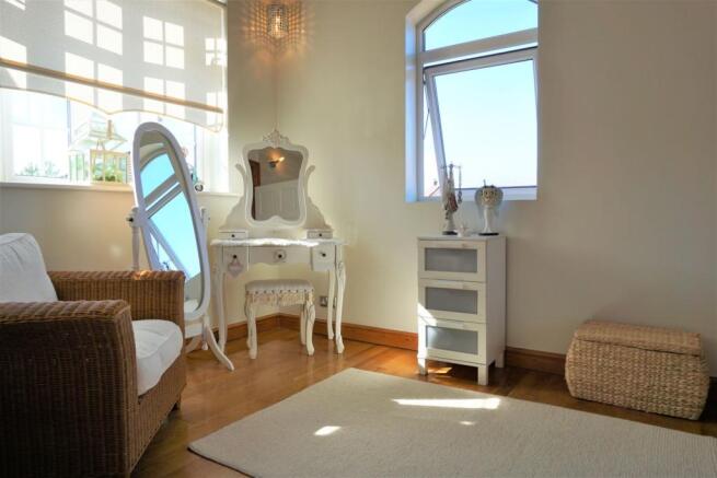Dressing Room/ Bed 2
