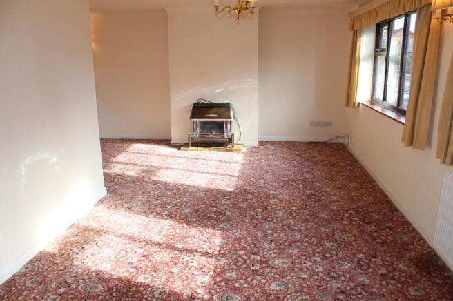 L - Shaped Lounge/Dining Room