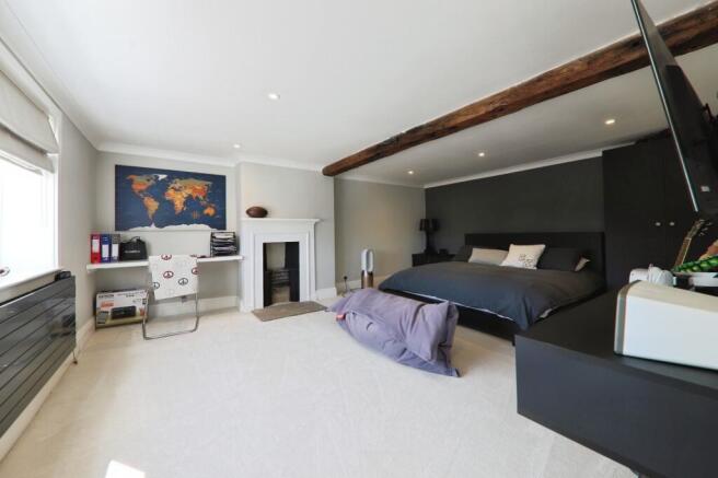 4 bed Detached for sale Image 11