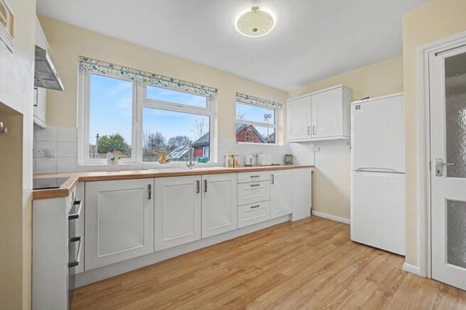 Prince Drive, Oadby, LE2 photo 4