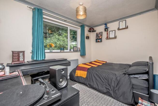 4 bed Detached for sale Image 7