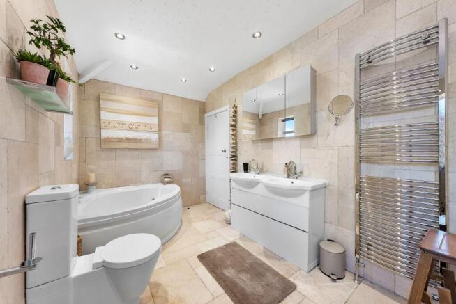 3 bed House for sale Image 11