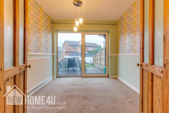 DINING ROOM: