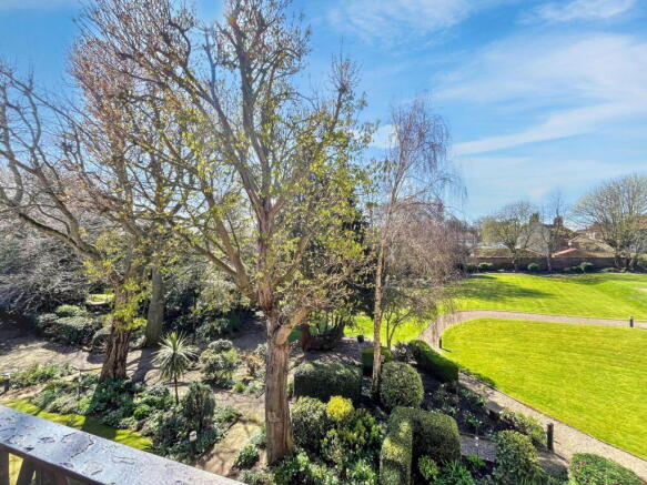 2 bed Apartment for sale Image 11