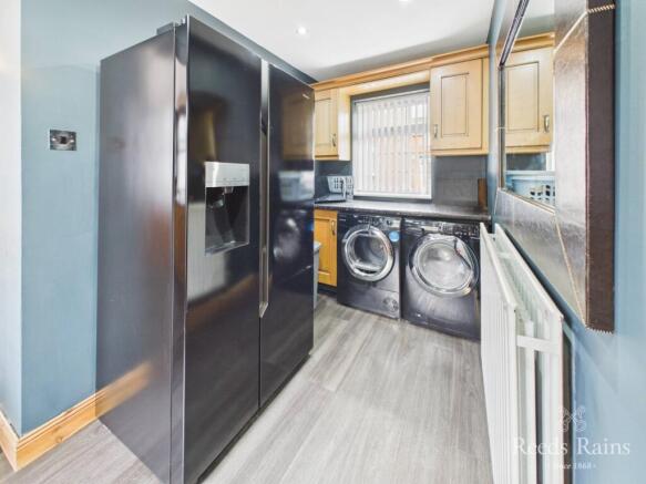 3 bed Semi-Detached for sale Image 8