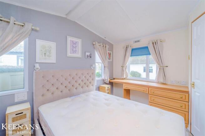 2 bed Park Home for sale Image 5