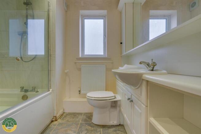 2 bed Apartment for sale Image 7
