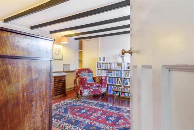 Sitting room 2.jpg