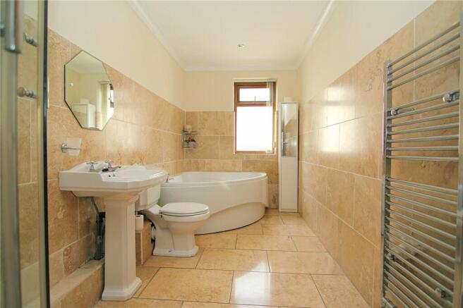5 bed Detached for sale Image 8