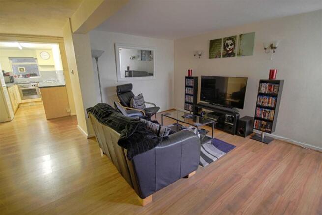 LIVING/DINING ROOM