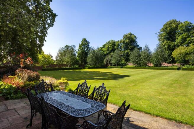 7 bed Detached for sale Image 5
