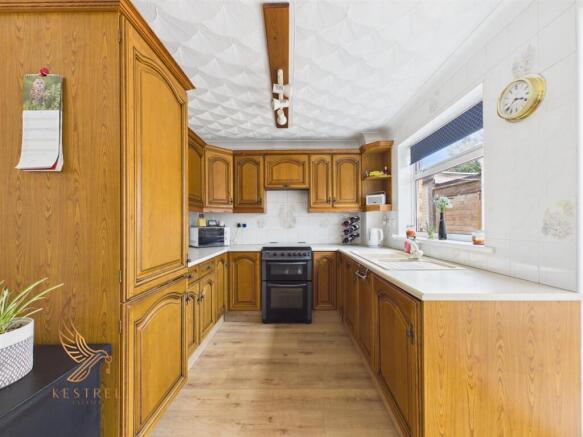 3 bed Semi-Detached for sale Image 12