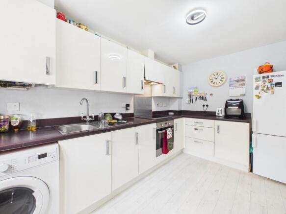 3 bed Semi-Detached for sale Image 6