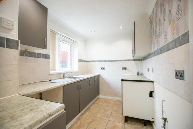 3 bed Terraced to rent Image 8