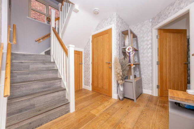 4 bed Detached for sale Image 10