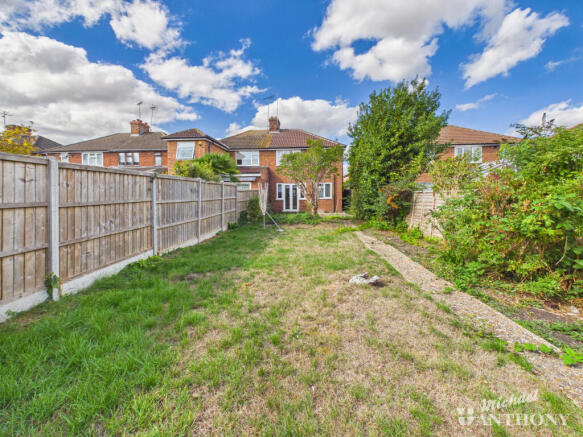 Walton Way, Aylesbury photo 3