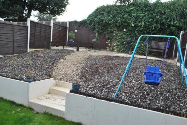ENCLOSED REAR GARDEN