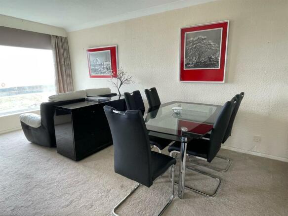 Lounge4.jpg