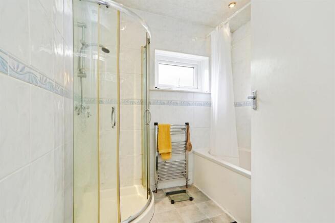 5 bed Semi-Detached for sale Image 11