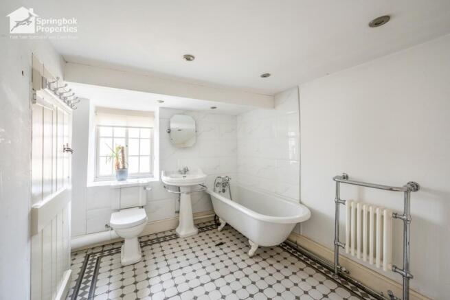 4 bed Detached for sale Image 10