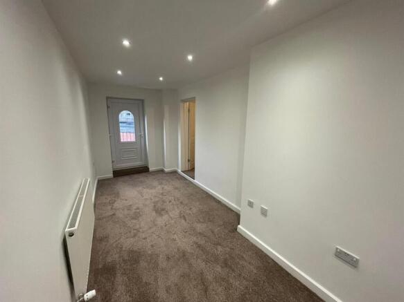 2 bed Flat to rent Image 4
