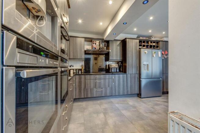 5 bed Semi-Detached for sale Image 10