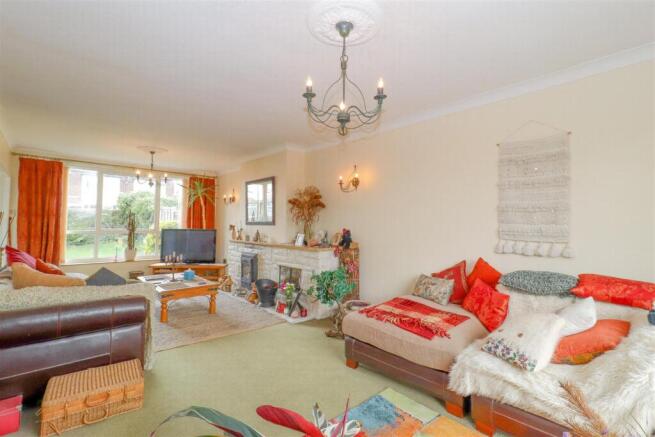 4 bed Semi-Detached for sale Image 6
