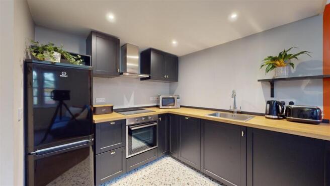 Belgravia Court 33 Kitchen.jpg