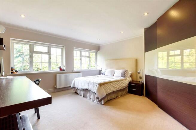 4 bed Detached to rent Image 5