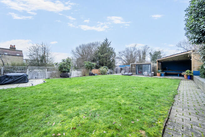 1409381-7-698a0e4...