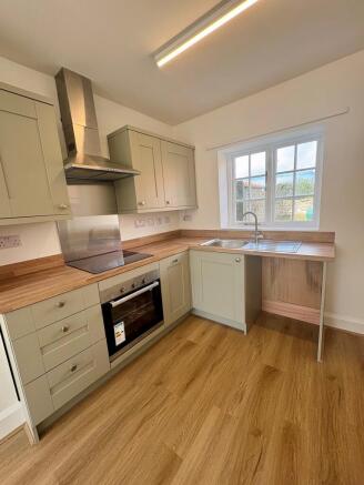 3 bed Terraced to rent Image 2
