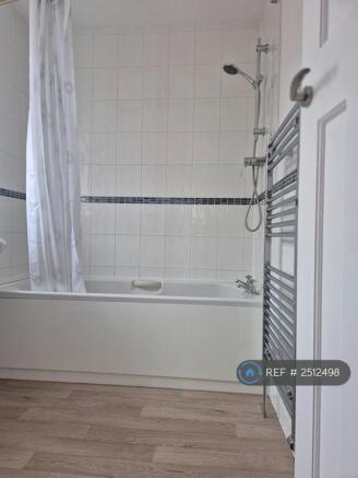 3 bed Semi-Detached to rent Image 11