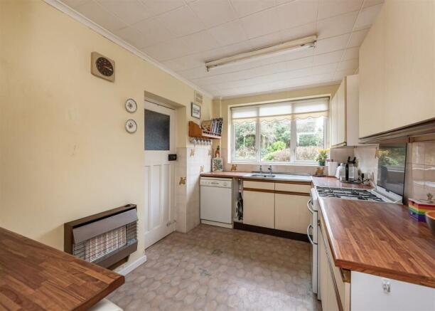 14 Peterdale Drive-kitchen.jpg