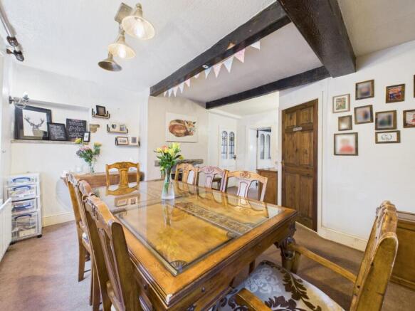 4 bed Semi-Detached for sale Image 4