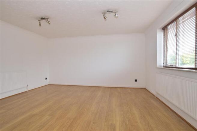 Lounge/Dining Area