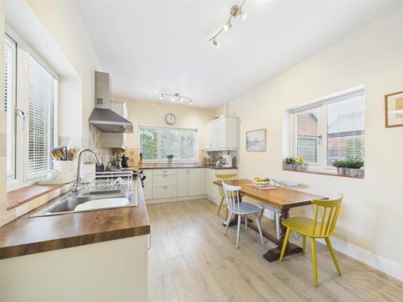 KITCHEN BREAKFAST ROOM