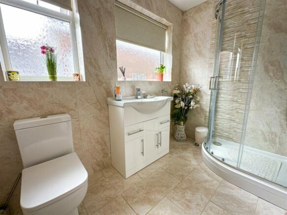 SHOWER ROOM