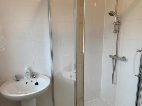 34 Glyn Rhosyn shower1-2.jpg