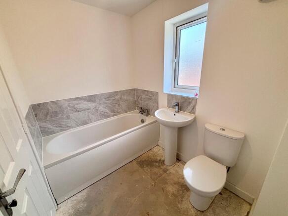 4 bed Detached to rent Image 11