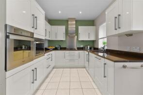 1, Buttercup Drive, Polegate BN26 6FB