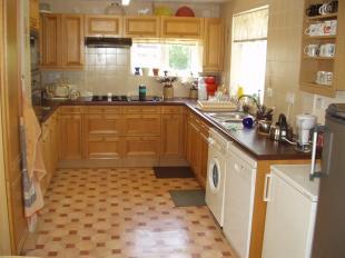 KITCHEN/BREAKFAST
