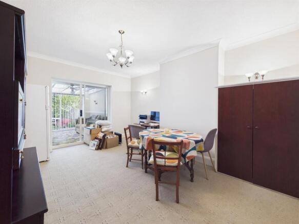 Dining room: