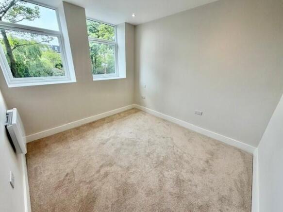 2 bed Apartment to rent Image 4