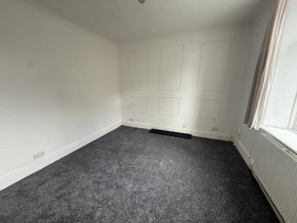2 bed House to rent Image 3