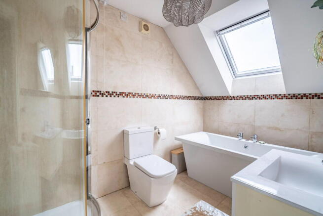 4 bed Detached for sale Image 12