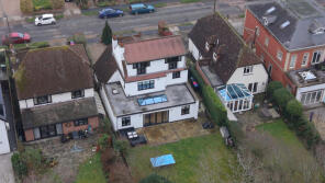 50, Woodside, Leigh-on-sea SS9 4QU