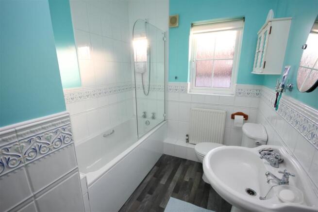 Bathroom.jpg