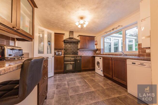 KITCHEN:
