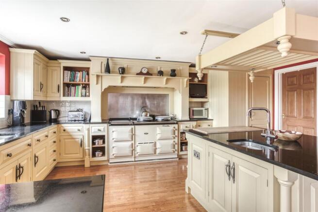 Living Kitchen/Dining Room