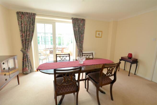 5. Dining room.JPG